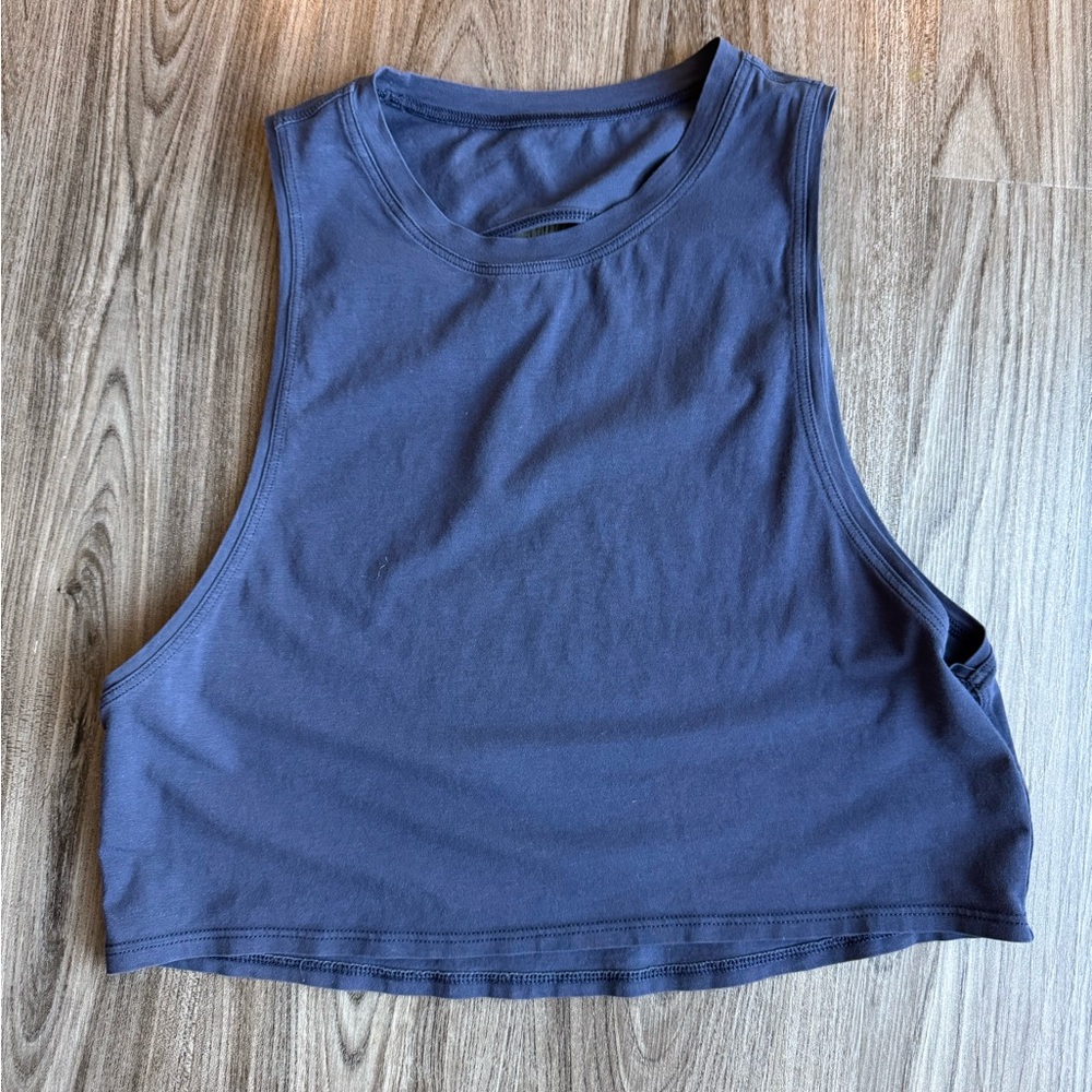 Lululemon crop tank with keyhole back